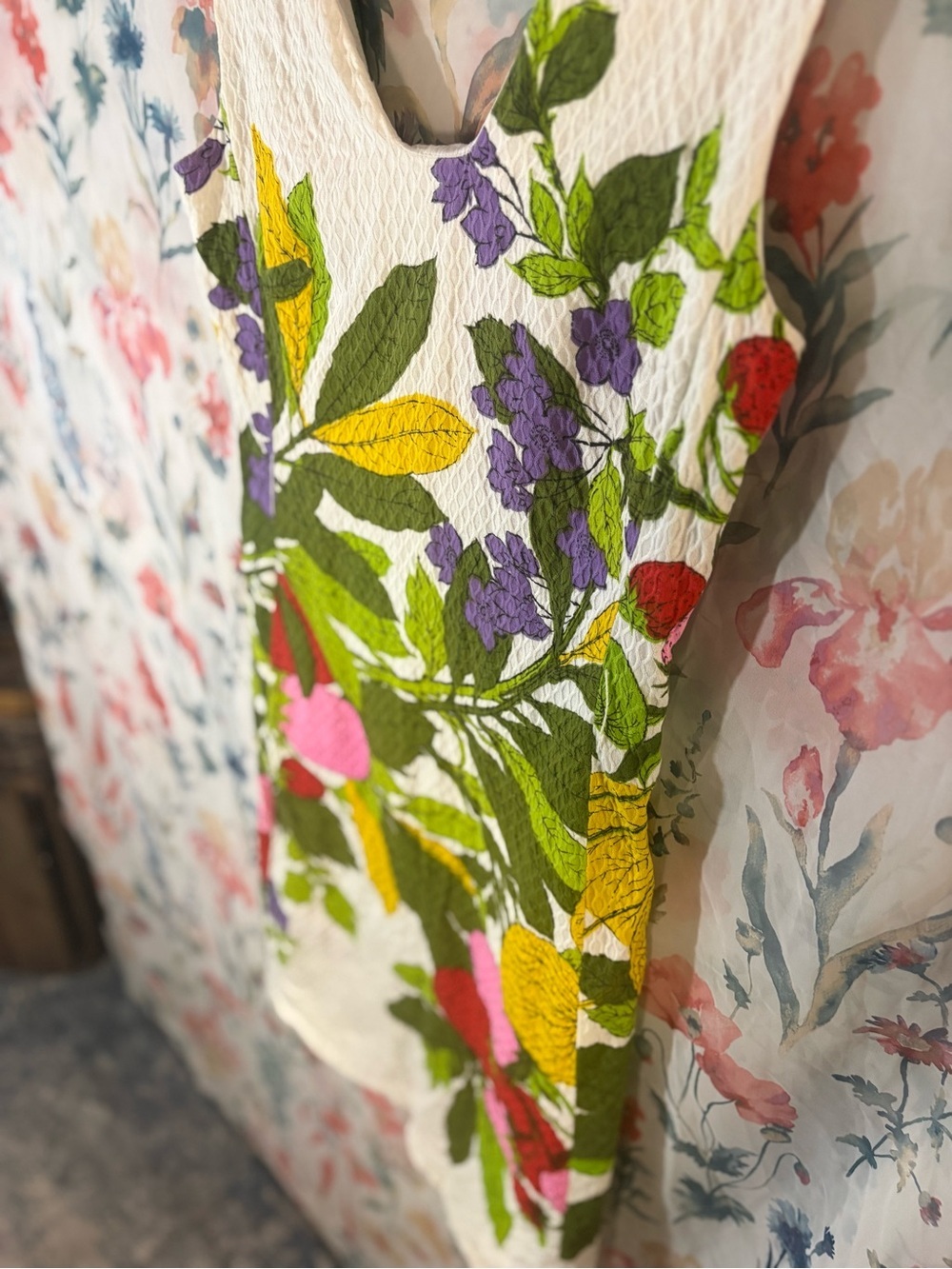 Vintage Tropical Floral Shift Dress in White with Green, Pink & Yellow - Picture 3 of 9